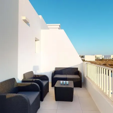 Rosa Luxury 2 Bed 2 Bath With Private Pool, Patio Villa Playa Blanca