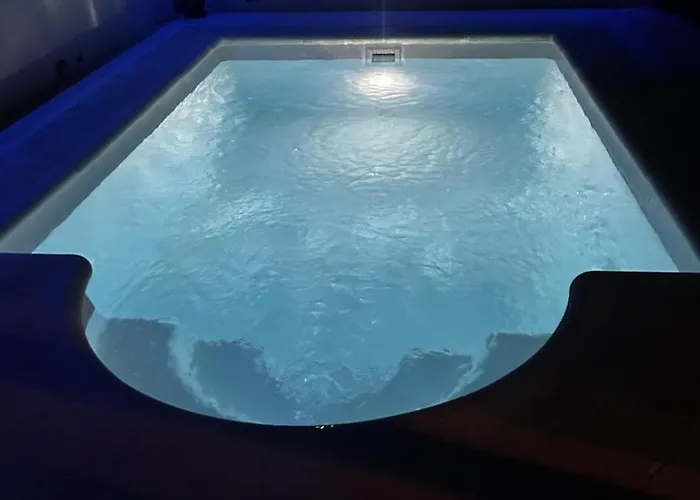 Villa Rosa Luxury 2 Bed 2 Bath With Private Pool, Patio