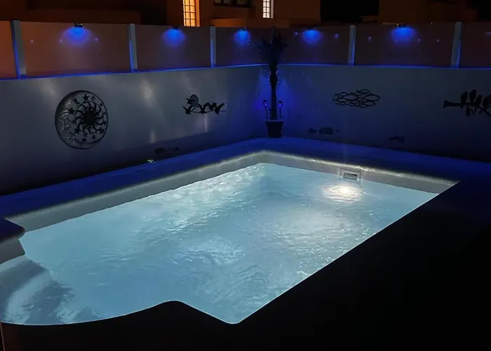 Rosa Luxury 2 Bed 2 Bath With Private Pool, Patio Villa Playa Blanca (Lanzarote)